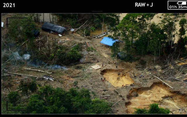 Mines illégales en terres Yanomami
